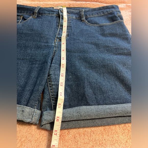 #210 Woman’s adjustable shorts - Picture 5 of 8